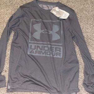 YLG under armor long sleeve. Tags attached.